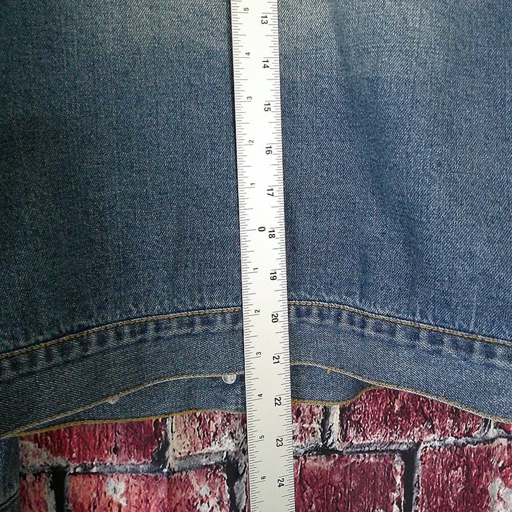The Style Between Us Distressed Denim Jean Trucker Jacket Women's Size Small - Picture 6 of 6
